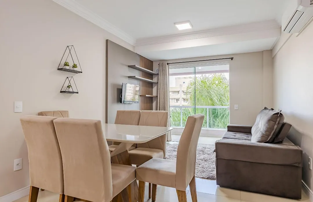 Confortável Apartamento em Condomínio com Piscina-1